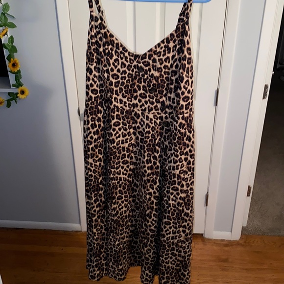 ❗️NWOT Cheetah Print Dress (w/pockets!) - Picture 2 of 10